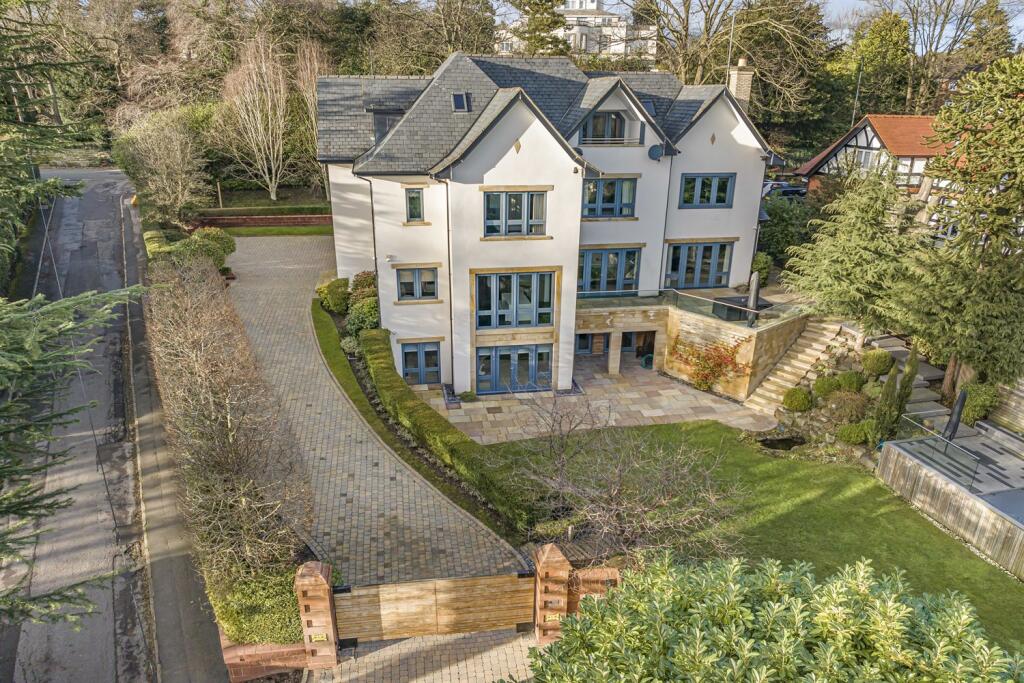 6 bedroom detached house for sale in Bowdon, Altrincham, WA14